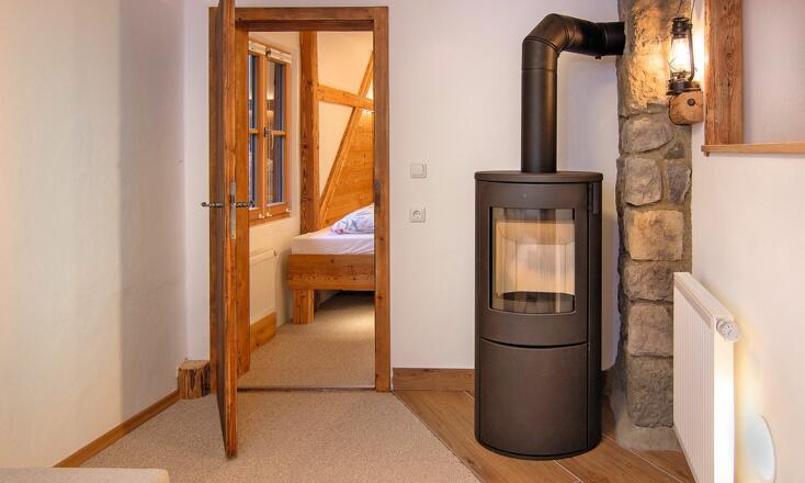 Das Kaminzimmer mit Blick ins Matratzenlager