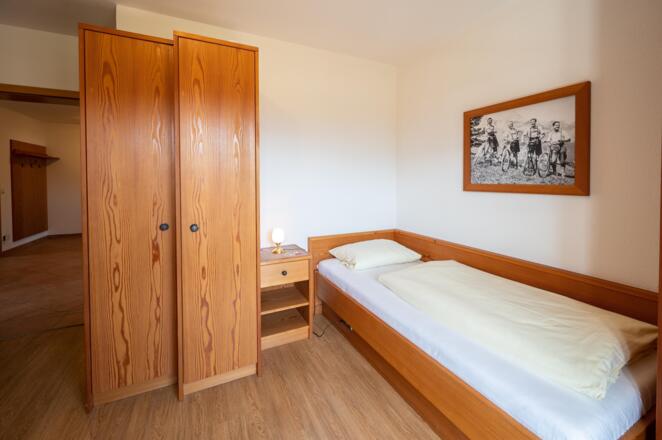 Kinderzimmer Bett2 FEWO Alpspitze