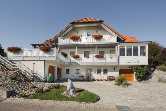 Gästehaus im Sommer