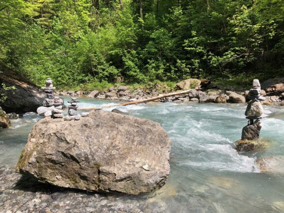Bürser Schlucht - Steinstatue im Wasser