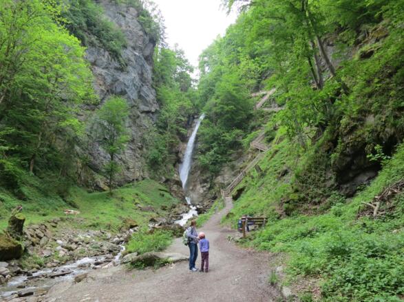 Die verwegene Treppenkonstruktion am Gainfeldbach-Wasserfall garantiert ein hautnahes Wassererlebnis.