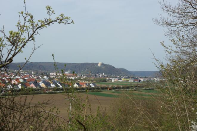 Blick über Kelheim mit der Befreiungshalle