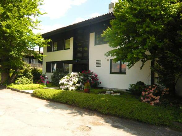 Hauseingang im Frühling