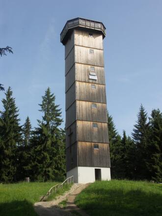 Der Aussichtsturm am Schwarzen Grat.