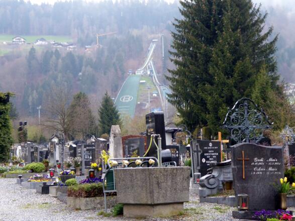 Bis hierher ist noch keiner geflogen, aber irgendwann landet jeder auf dem Friedhof.