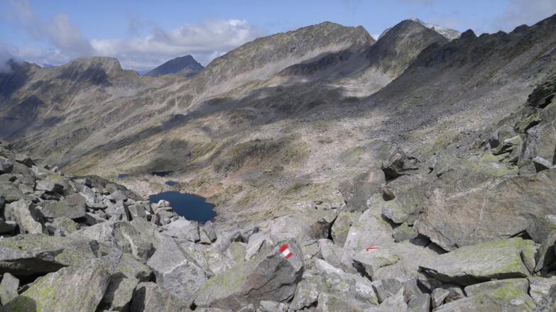 Blick rom Kaponigtörl zurück zu den Pfaffenberger Seen