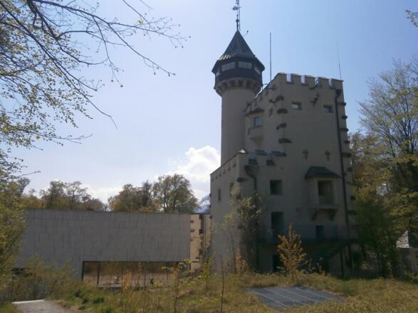 Links: Museum der Moderne