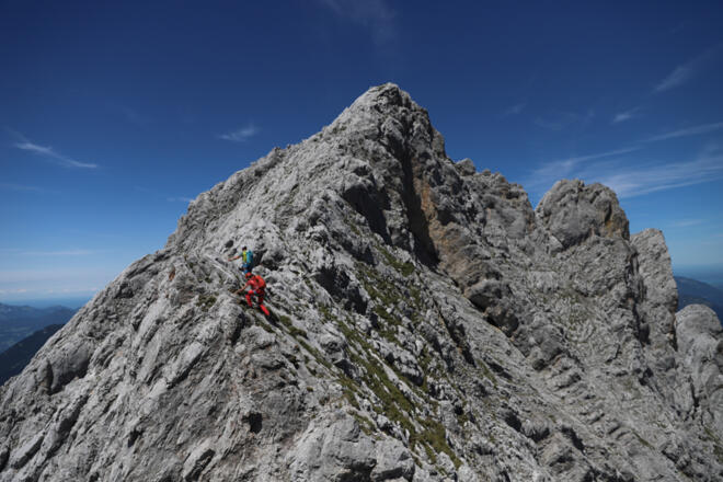 Hubert Praschberger und Klara Palme im Abstieg von der Vorderen Karlspitze