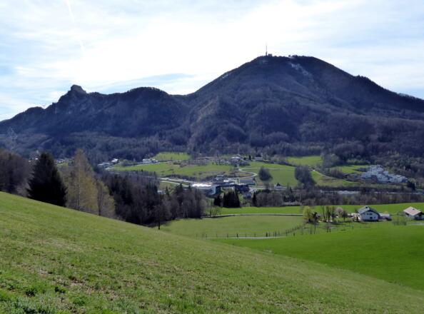 Eine vertraute Silhouette mit Nockstein (links) und Gaisberg.