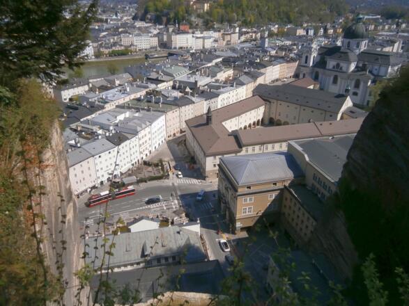 Tiefblick in den Festspielbezirk