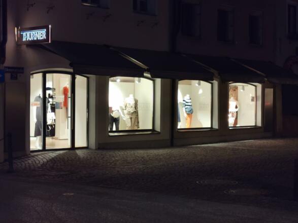 Mode Thurner bei Nacht