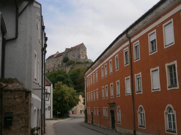 Mautnerstraße mit Südteil der Burg