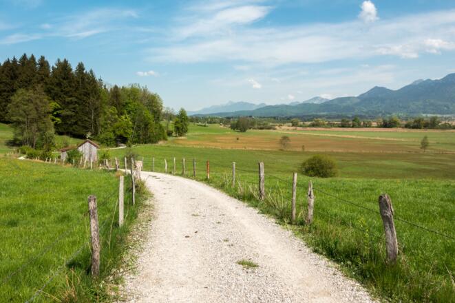 Wanderweg mit Blick auf das Murnauer Moos