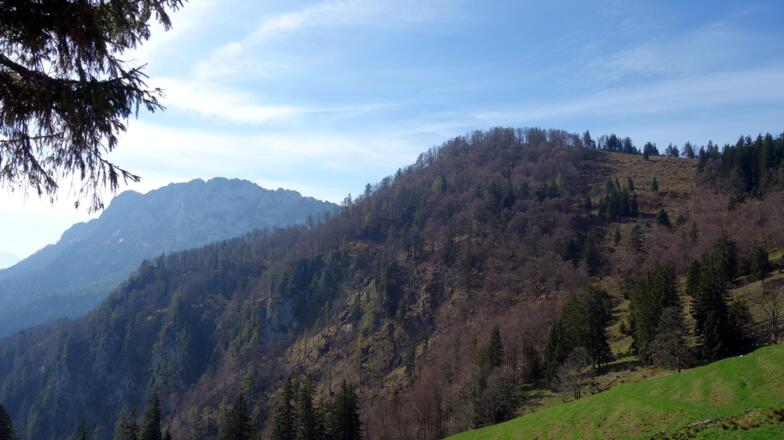Blick zur Kremsmauer (1604m) im Südosten.