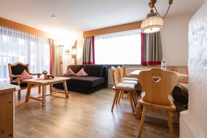 04 Sporthotel_Familien_Suite_Wohnraum