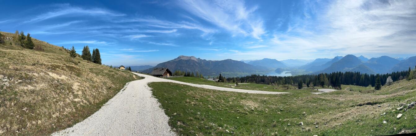 Panorama im Abstieg mit Blick über die Breitenberg Alm