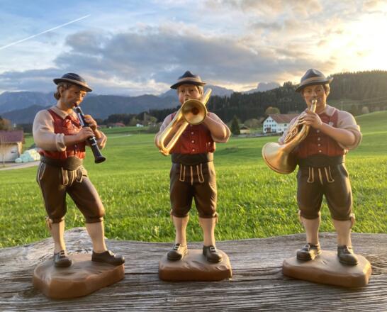 Beusse_Musikanten_Holz_geschnitzt_Beusse_Holzschnitzerei_Allgäu.jpg
