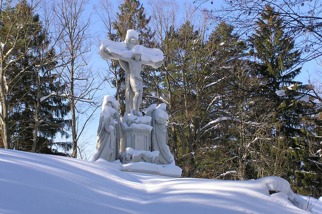Kreuzigungsgruppe im Winter