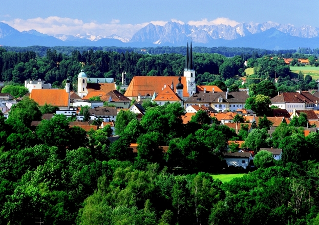 Alltötting mit Alpenpanorama