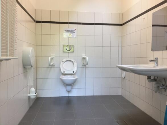 Öffentl. Rolli-WC beim Seebad Inning