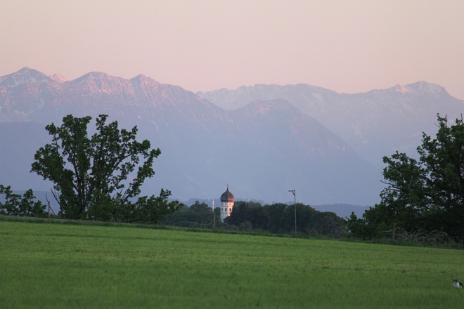 Abendrot über Holzhausen/Münsing mit Bergpanorama