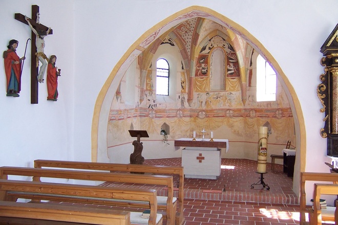 Chorraum mit Fresken aus der Erbauungszeit