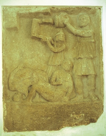 Steinrelief in der Kirche Weinberg