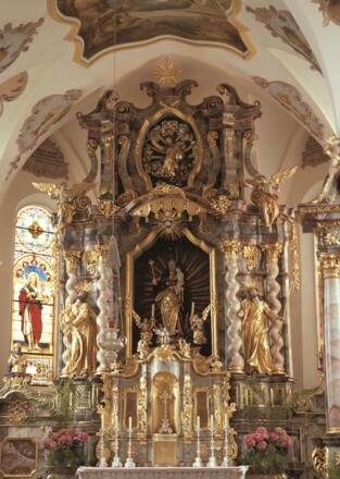 Hochaltar der Pfarrkirche St. Maria vom Berge Karmel