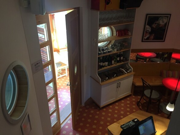 Innenraum im Turmcafe