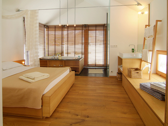 Wasserhaus mit Blick aus dem Fenster