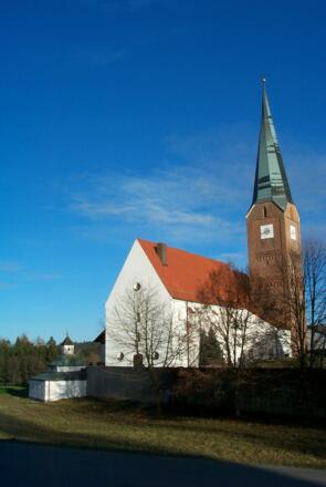 Kirche St. Maria-St. Phillip- St. Jakob in Wittibreut und Wallfahrtsstätte zum Gnadenbrunnen