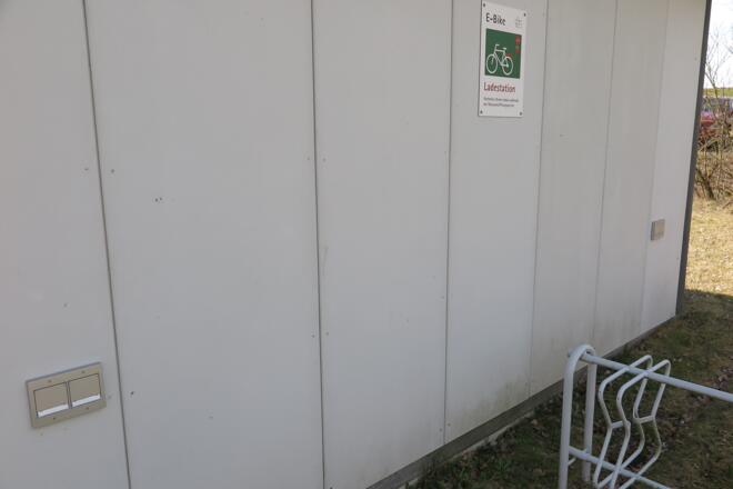 Kostenlose E-Bike Ladestation am Freilichtmuseum in Massing