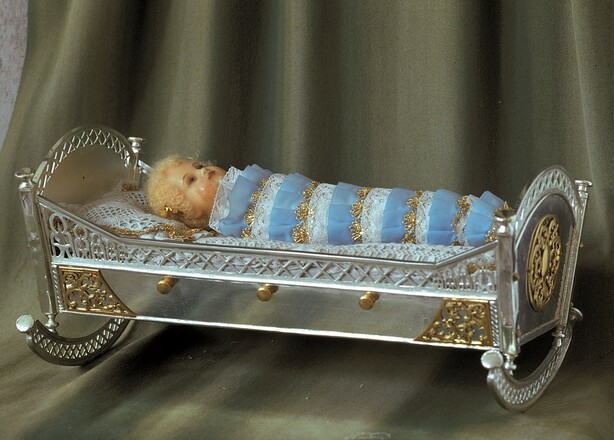 Silberne Wiege  "Wallfahrt um Kindersegen zu erbitten"