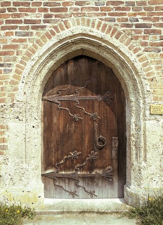 Eingangsportal der Kirche in Gehersdorf
