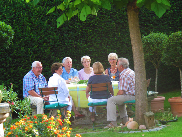 Eine lustige Gästerunde in unserem Garten