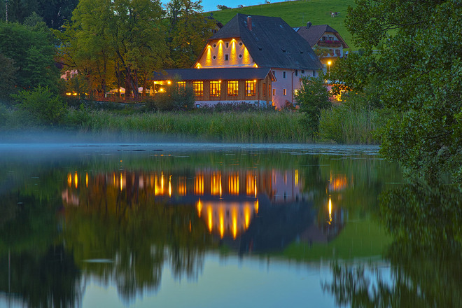 Nacht beim Klosterweirt Höglwörth