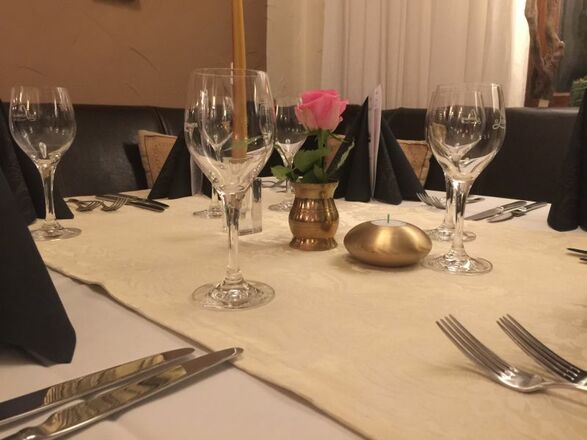 Tisch für Feierlichkeit