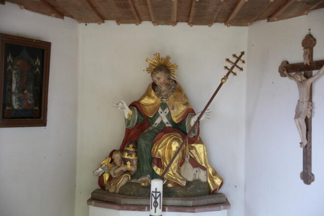 Skulptur Papst Damaus II in der Bertenöder Kapelle