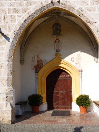 Eingangsportal der Pfarrkirche St. Mauritus