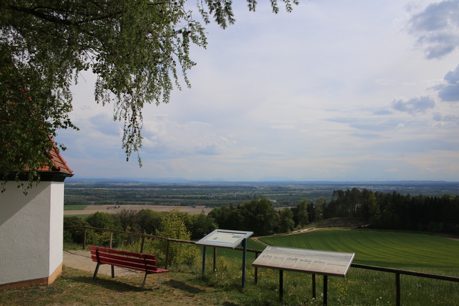 Aussichtspunkt Bertenöd mit Blick auf das Inntal und Alpenkette 