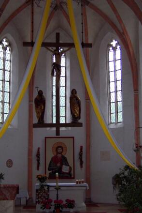 Altarraum der Kirche St. Johannes der Täufer