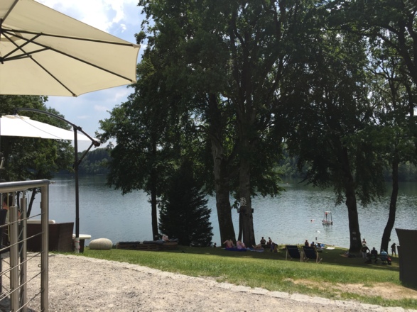 Blick von Restaurant Terrasse zum Steinsee