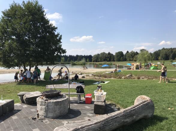 Badesee westlich von Hetten in Hohenpeißenberg
