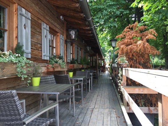 Schlosswirtschaft Oberschleißheim mit Biergarten