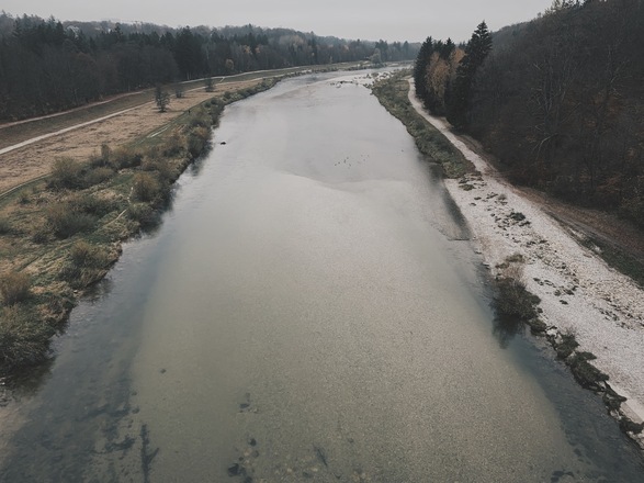 Blick von der Großhesseloher Brücke auf die Isar