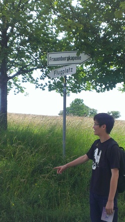 Sign in Flugplatz - Frauenbergkapelle Crossroad