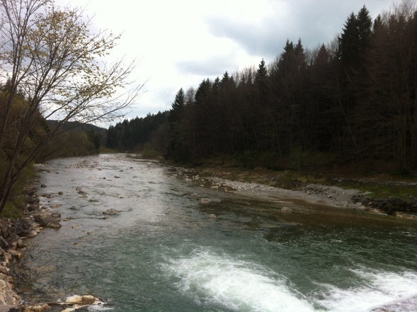 Die Ammer am Schnalzwehr