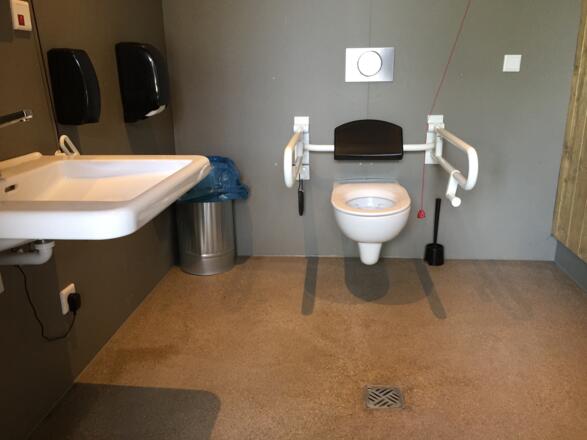 Toilette Biergarten Kugler Alm