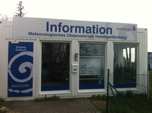Am Informationspavillion haben wir den Zielpunkt erreicht
