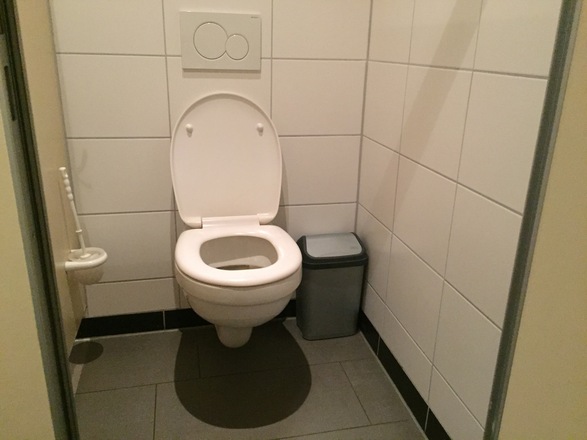 Toilette in Schloßgaststätte Falkenberg